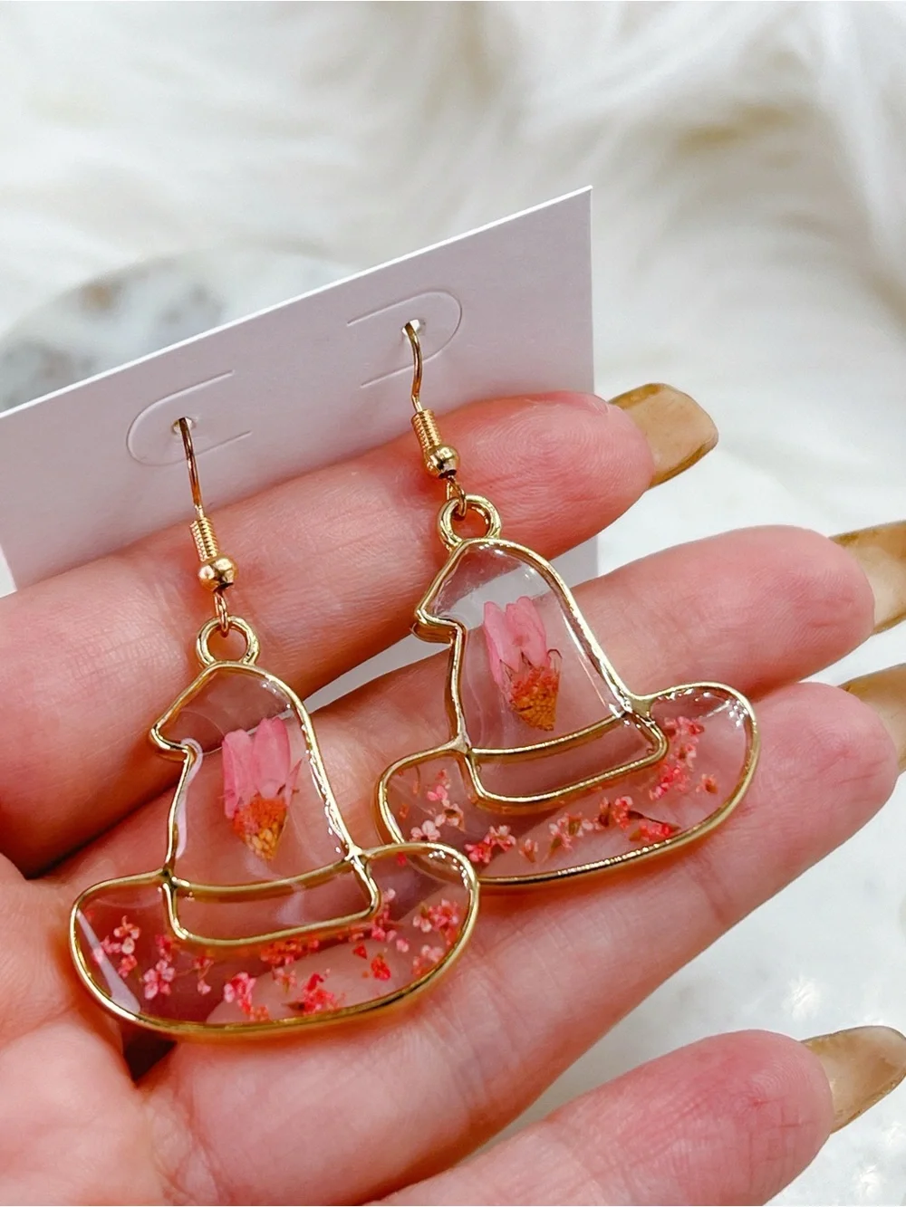 Witch 🧙 hat lucite Real Flower 🌸 pink gold plated 2” earrings